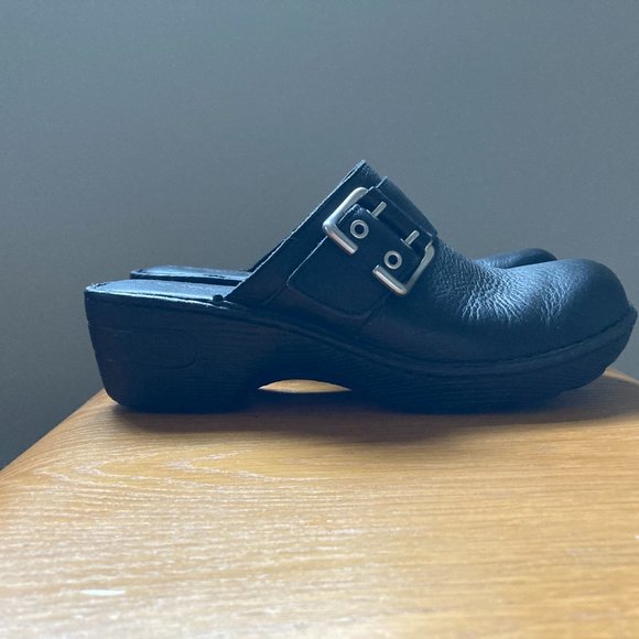 Born Clogs - Picture 3 of 8